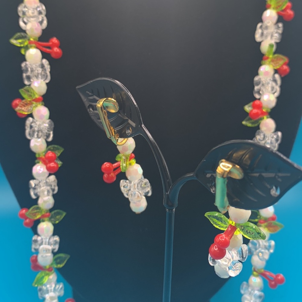 Lightweight Plastic “Holly” or “Cherries” Necklace & Clip-On Earrings - Picture 4 of 6